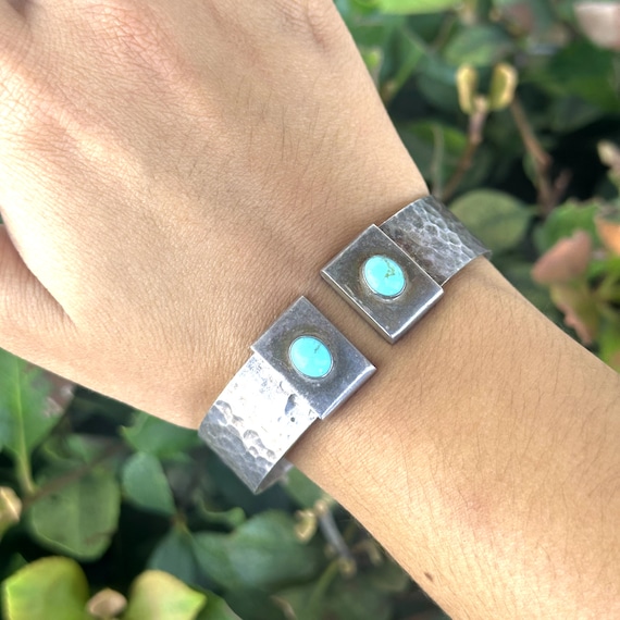 Vintage Mexico 925 Sterling Silver Turquoise Hinge Hammered Cuff
