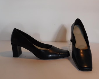 Lifestride navy blue square toe pumps-chunky heels-Size 7-vegan pumps but look like leather-great condition