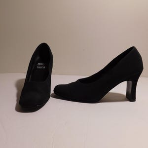 black fabric dress pumps Pumps: Mootsies Tootsies Heels, Size 6.5 multi-layered IRIS FLOWER PRINT MAXI color:Mulberry Versatile and comfortable