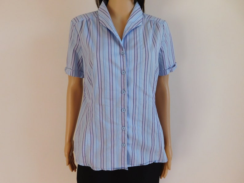 Tie in front womens vintage button up blouse shirt-striped-short cuffed sleeves-Great with jeans-machine washable-Size Medium-Free shipping