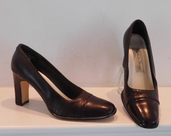 Brown 90's vintage block heel square toe platform pumps-Size 7-faux snakeskin trim-3 1/2 heel-Madeline Stuart Collection-great condition