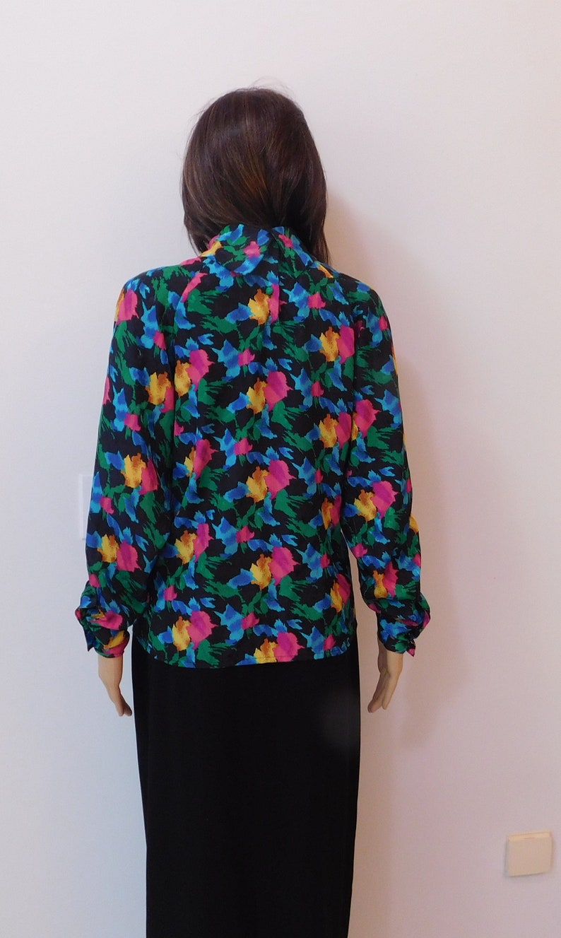 Vintage 80/'s Michelle Stuart secretary blouse-Great above the keyboard look-Vibrant colors-silky material-machine washable-long sleeves