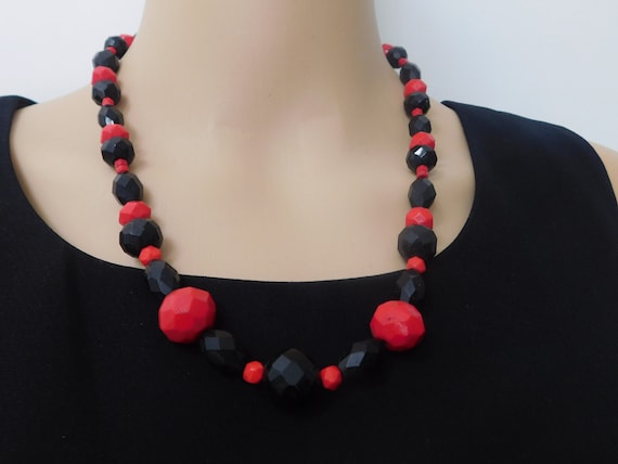 Art deco faceted glass bead 21 inch necklace-Lips… - image 1