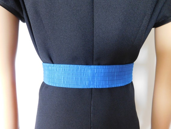 Electric blue rucheed elastic belt with big blue … - image 4