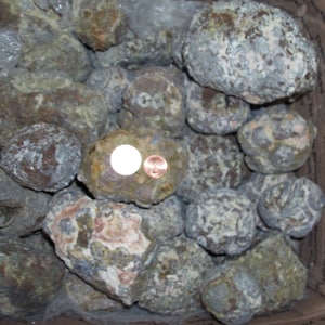 1 pound lb of saw your own Thunderegg geodes per lot.