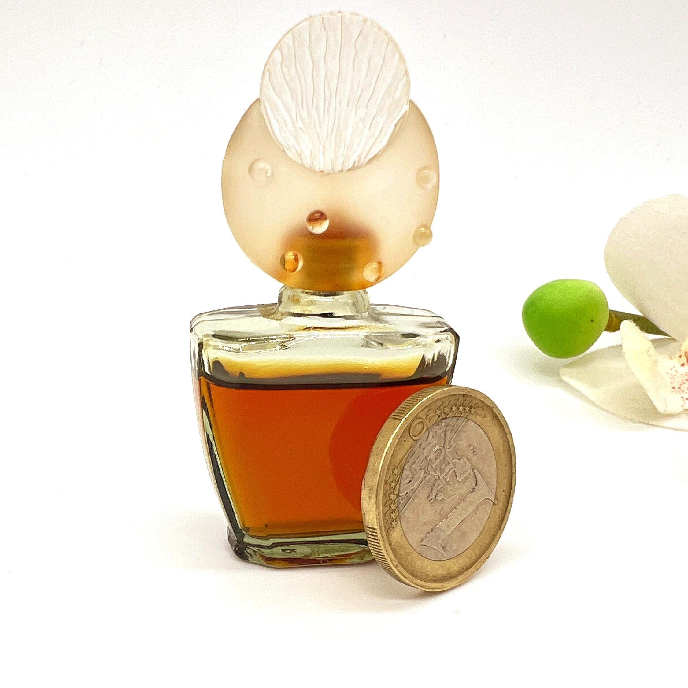 CHER UNINHIBITED EDT★美しいヴィンテージの香り★木質/芳香族 CHER UNINHIBITED EDT☆美しいヴィンテージの香り☆木質/芳香族
