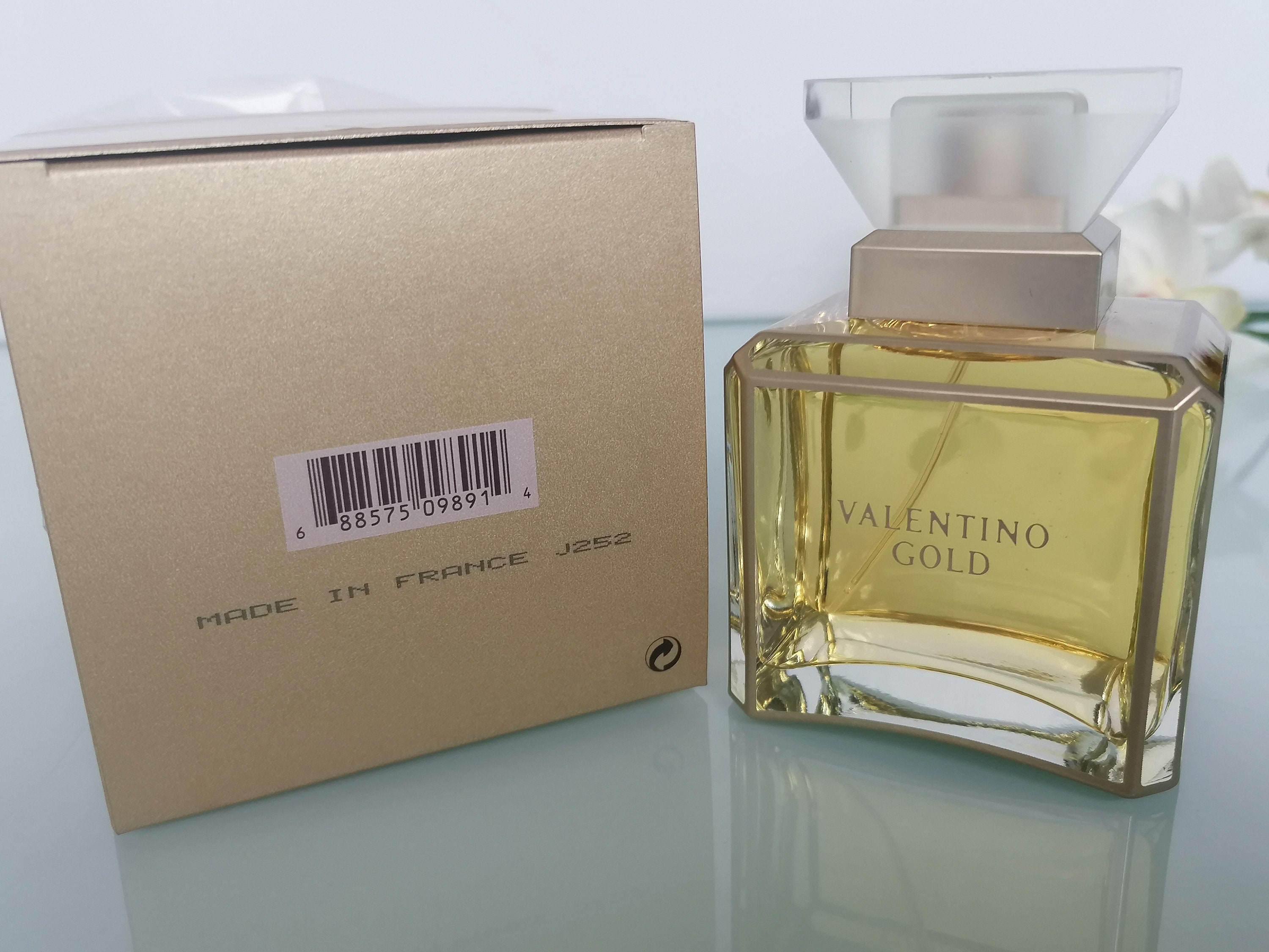 Gold valentino sale