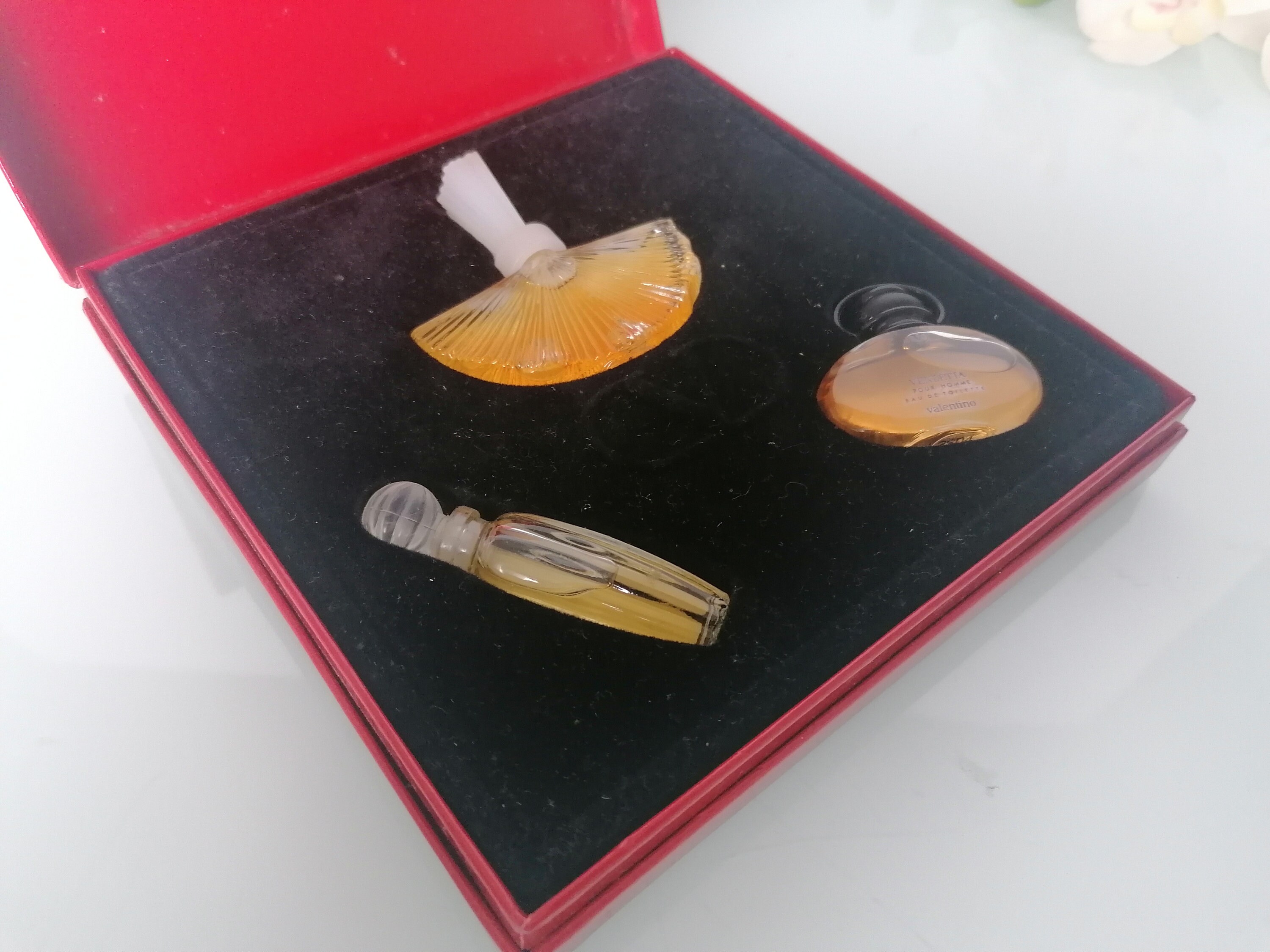 香水 ヴァレンティノ セット x 3 香水ミニチュア 女性と男性用 香水 ヴァレンティノ セット x 3 香水ミニチュア 女性と男性用