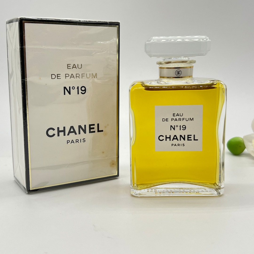 CHANEL No 19 Eau De Parfum Spray 1.7 fl oz/50 ml RARE Read Descr