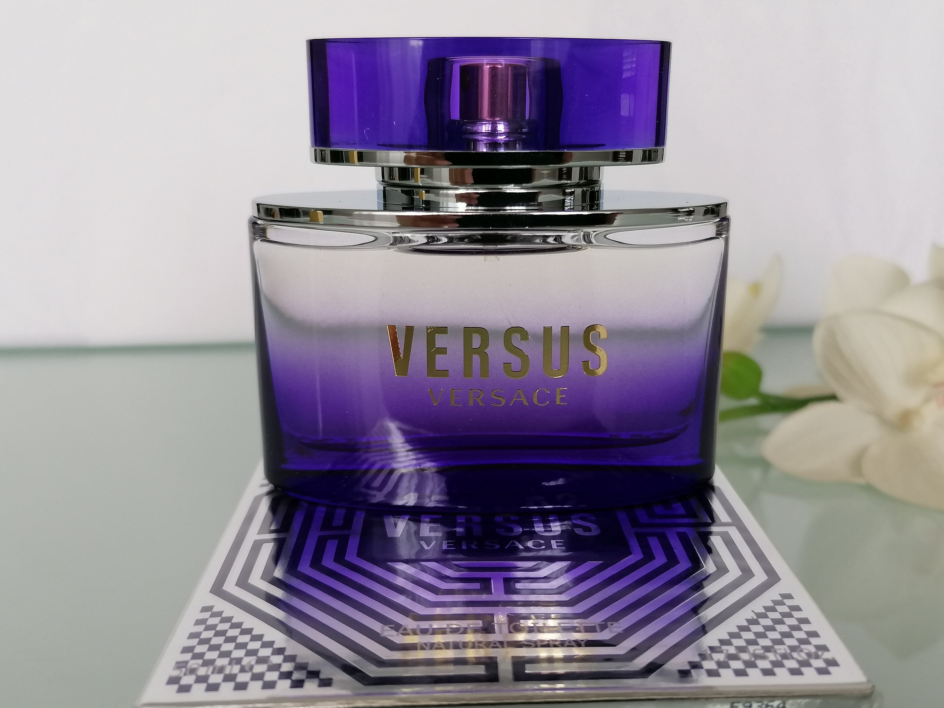 ヴァーサス オードトワレ 50 ml/ 1.7 fl oz スプレー密封女性用