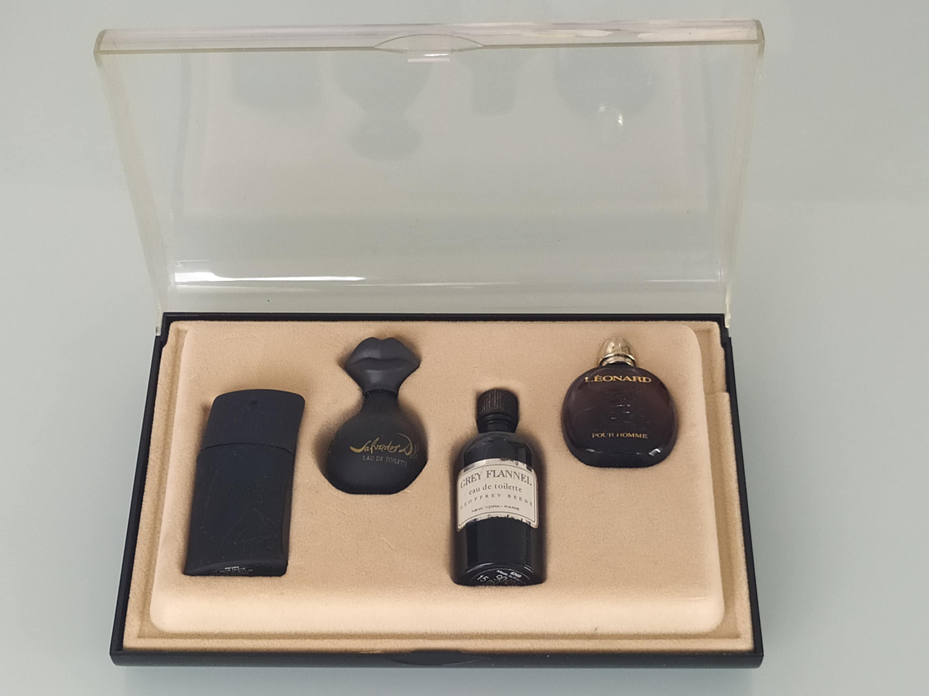 セット x4 香水ミニチュアマンインブラックギフトボックス - Etsy 日本