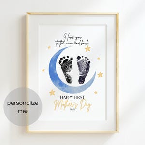 Ti amo fino alla luna e ritorno. Primo giorno della mamma. Impronta del piede del bambino. Artigianato e regalo stampabile per la mamma per la prima volta. Dai bambini.