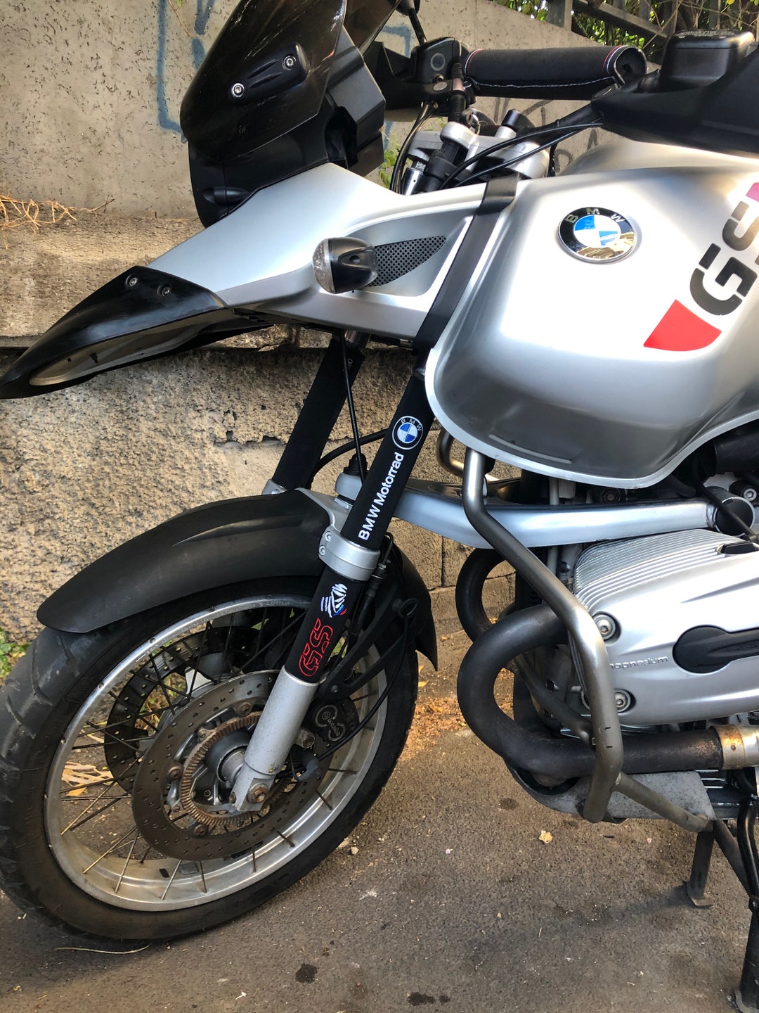 Pyramid Parts Fork Seal Kit + 1 Liter Fork Oil For BMW R1150 GS Adventure