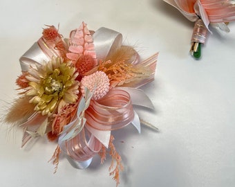 Gedroogde koraalbloem corsage boutonniere set, natuurlijke prombloemen, gedroogde bruiloftsbloemen
