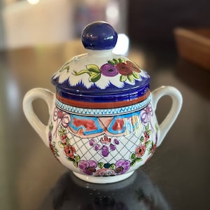 Mexican Pintado a Mano Hand Painted &quot;Liceagui&quot; Small Covered Two Handle Bowl