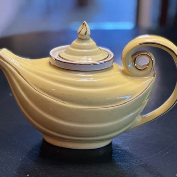 Vintage Hall 0679 Yellow Aladdin Design Teapot Trimmed in Gold with Tea Infuser