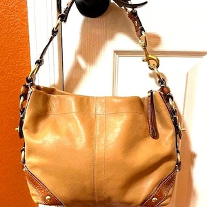 Vintage Coach Hobo Style # A0793-10605 Tan/Brown Leather Handbag With Brass Hardware