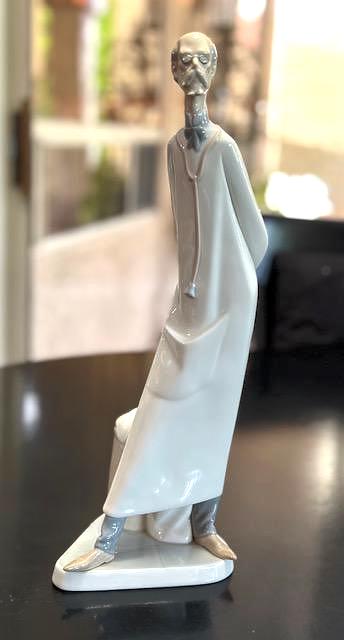 リヤドロ LLADRO 絶版　「素敵なドクター」antique ceramic Amazon.com: LLADRÓ Surgeon Figurine. Porcelain Doctor Figure