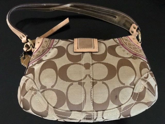 Coach Limited Edition: Soho Large Flap Signature Hobo Purse Coach Limited Edition: Soho Large Flap Signature Hobo Purse