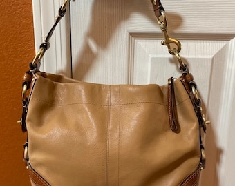 Vintage Coach Hobo Style # A0793-10605 Tan/Brown Leather Handbag With Brass Hardware