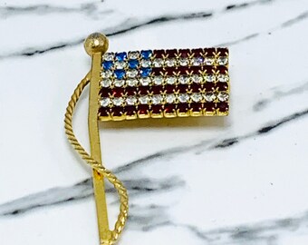 Patriota bandera de Rhinestone broche rojo blanco oro oro tono asta bandera EE.UU. bandera temática joyería 4 de julio estrellas y rayas