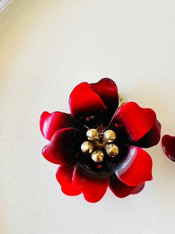 Coro Red Black Flower Mod Clip On Earrings MCM Go… - image 2