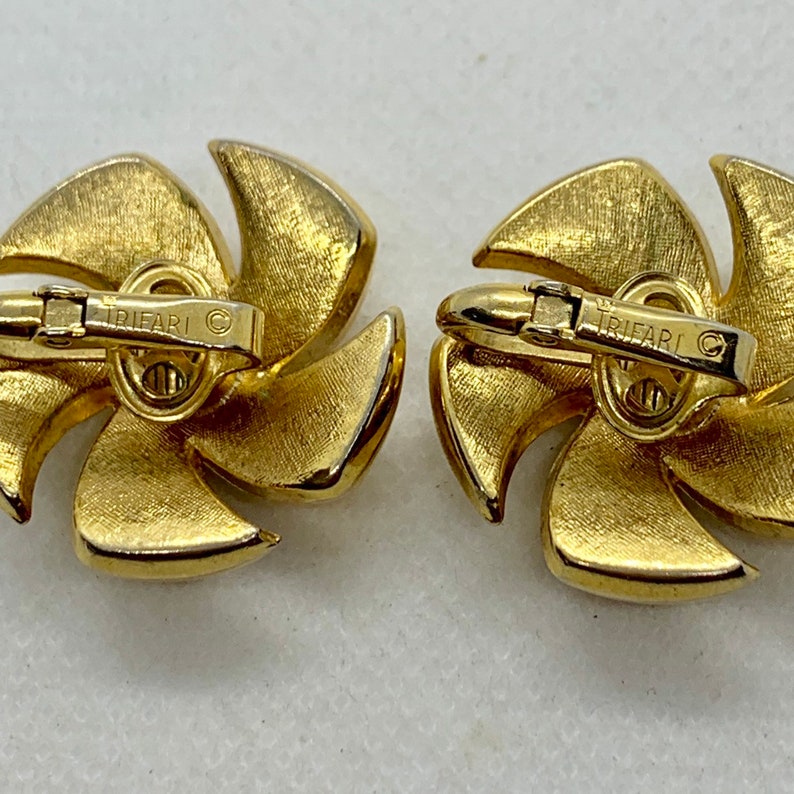 Crown Trifari MCM Gold Tone Clip On Earrings Pinwheel Flower Etsy