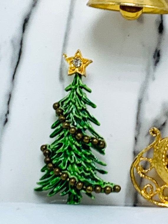 New Gold Tone Green Enamel Crystal Christmas Tree Sleigh Brooch in Gift Box