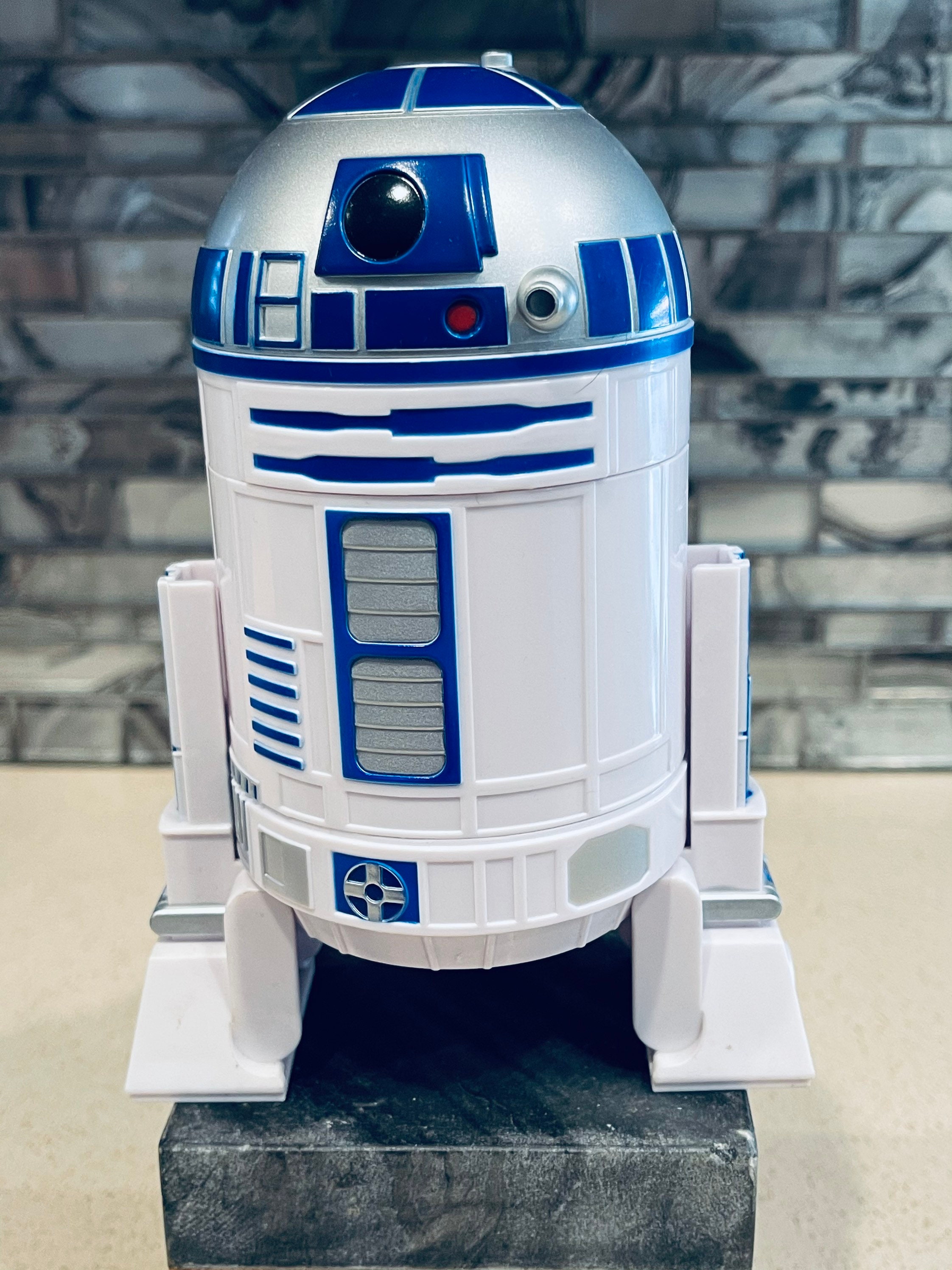 Think Geek Star Wars Disney R2D2 Measuring Cups and Spoons Set Stackable  Kitchen Baking Accessories Collectible Novelty 