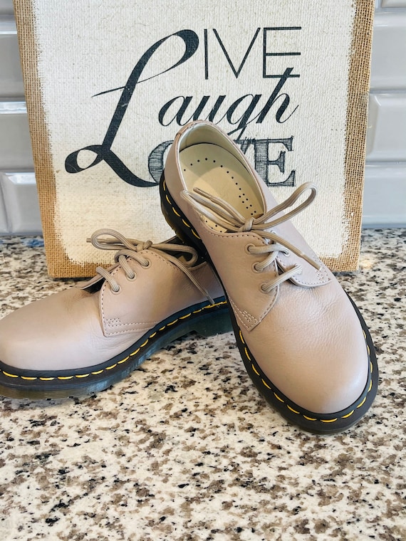 Dr. Martens Ladies Shoes Nude Taupe Virginia Leath