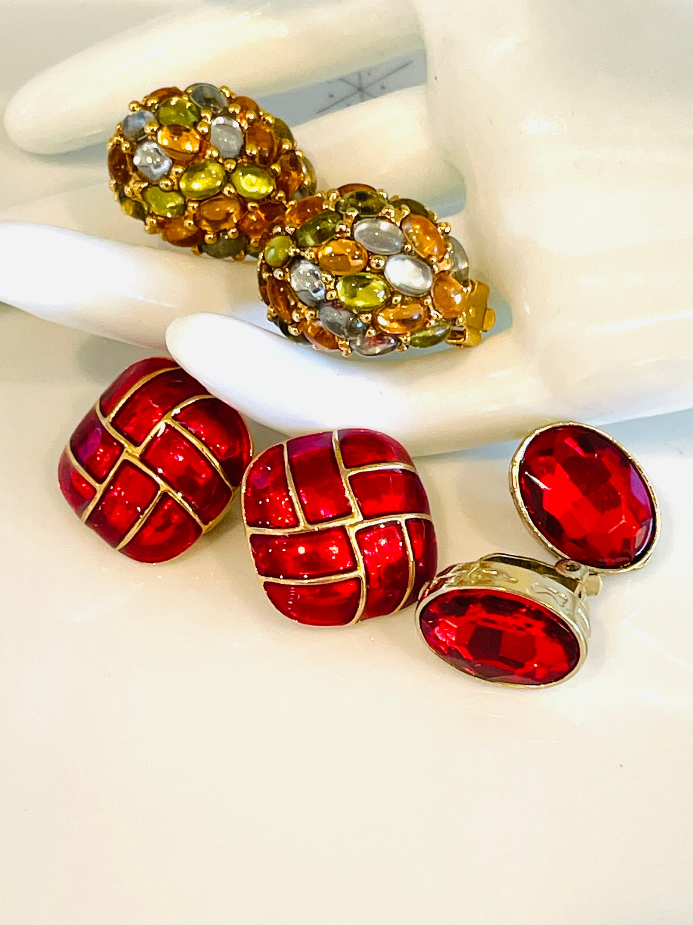 ◆VINTAGE HOLLYWOOD◆ Color Clip Earrings VH239OEA006B Mid Century Clip on Earrings Glamour Regency Old Hollywood
