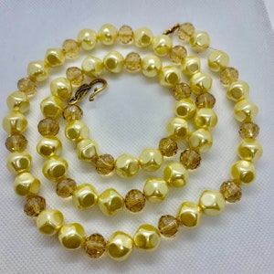 Collier de perle de verre jaune vintage