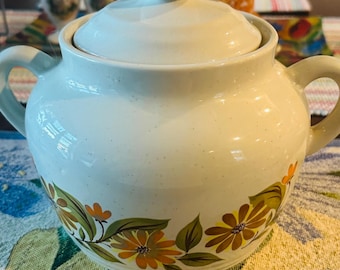 Capri Stoneware Serve and Store Daisy Bean Pot