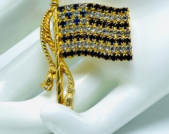 Patriotic American Rhinestone Flag Broche Gold Tone Signed Rafaelian Fourth Of July Stars And Stripes American Flag Jewelry Pin