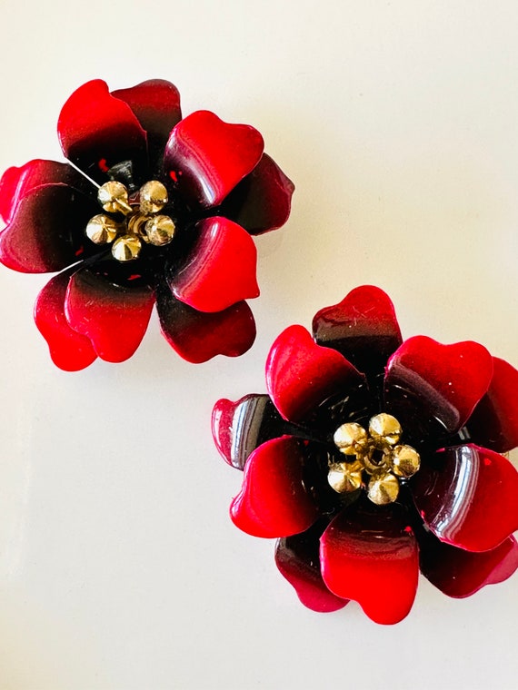 Coro Red Black Flower Mod Clip On Earrings MCM Go… - image 1