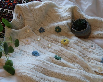 FLORAL-EMBROIDERED vintage sweater