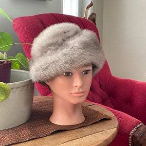 Rare!! Kates Boutique Canada ?? Wool Winter Hat with Genuine Black Fox Fur Trim VINTAGE BOUTIQUE KATES CANADIAN GENUINE BLACK FOX FUR HAT | eBay main image 3