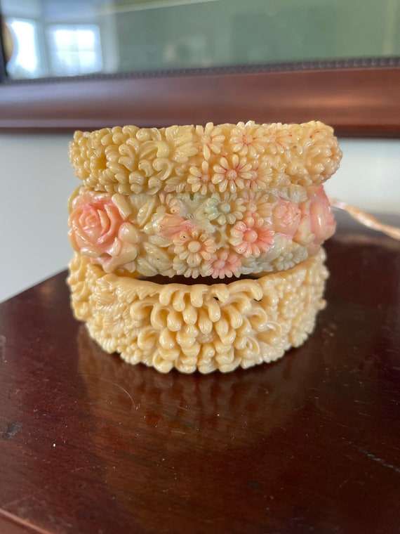 Collection of vintage celluloid  bangle flower br… - image 3