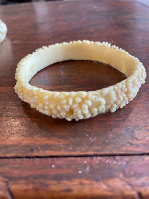 Collection of vintage celluloid  bangle flower br… - image 6