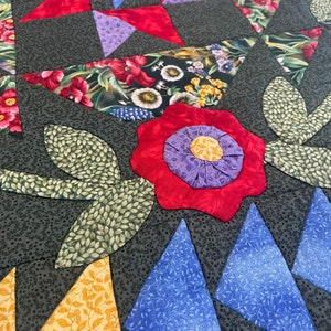 Stunning friendship wreath hanging quilt or for table