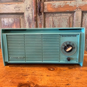 An attractive dark green R C A Victor Nipper Ten am tube radio in  good vintage condition.