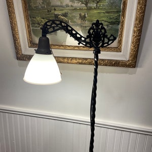 Lampadaire Art Déco Bridge noir avec abat-jour blanc