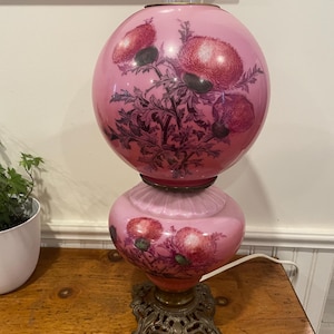 Beautiful antique victorian hand painted GWTW oil lamp converted to an electric table lamp