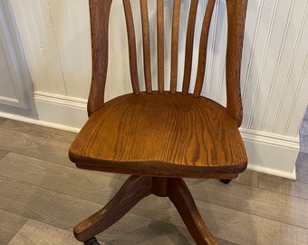 1930s H. Krug Furniture Company mission style oak chair with curved back