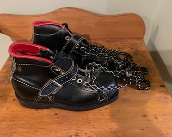 A pair of Biltrite size 12 Child's  ski boots in new like condition.