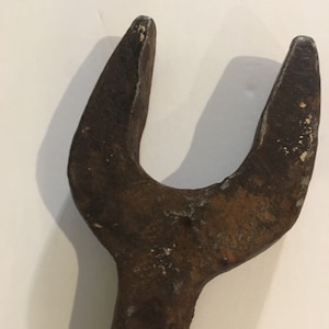 Antique blacksmith made cast iron wagon wheel wrench circa 1900!