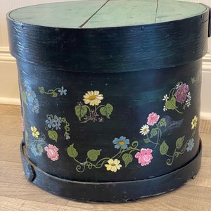 Antique round bentwood cheese box