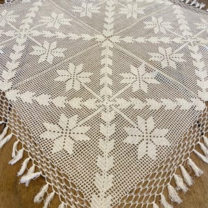 Handgemaakt gehaakt wit tafelstuk #3