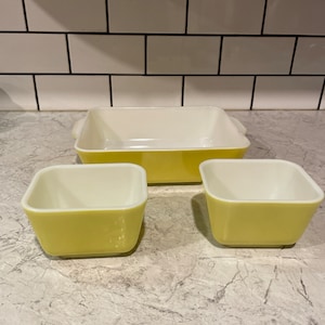 Set of 3 vintage  Pyrex refrigerator dishes
