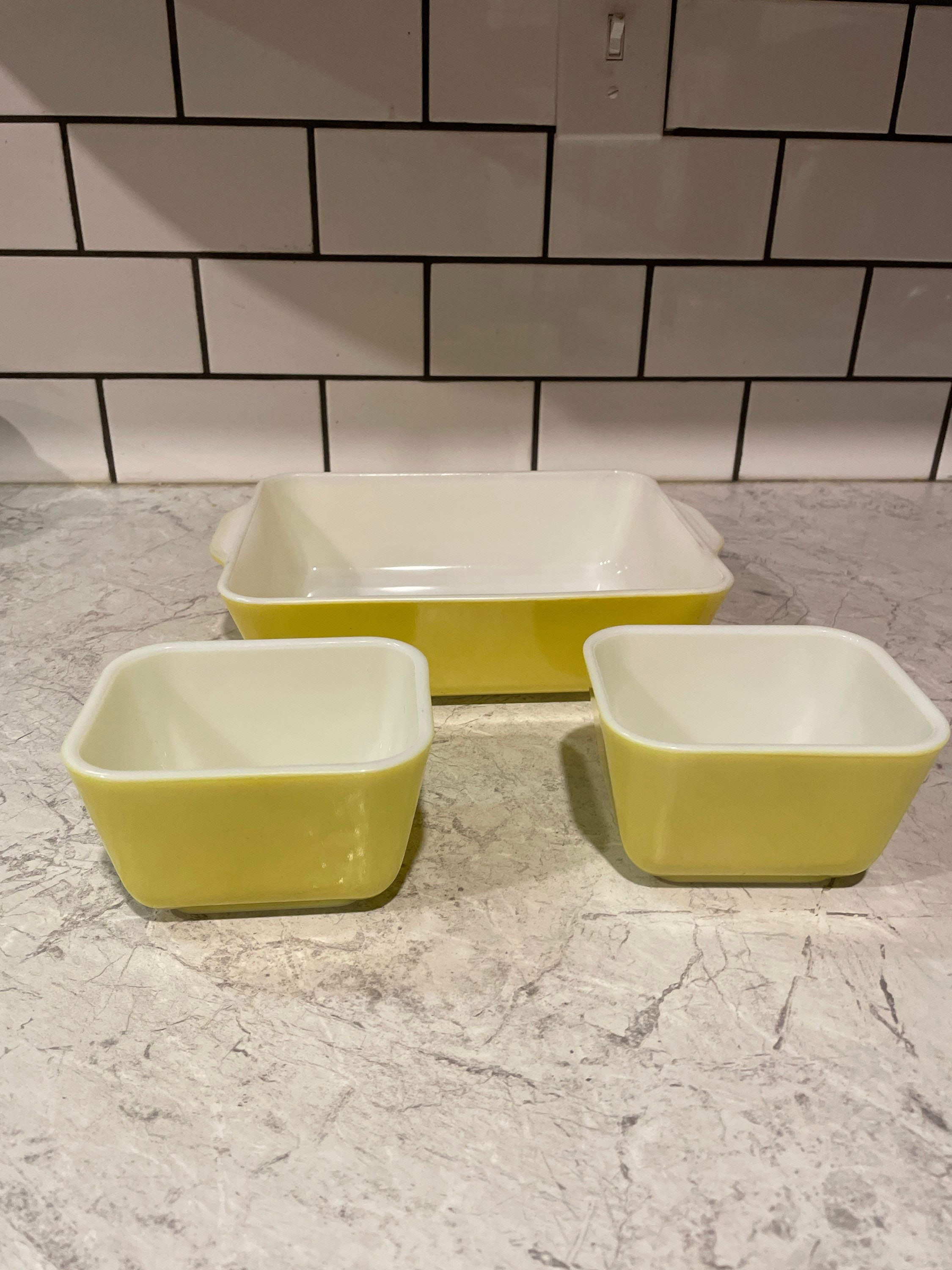 138) Old Pyrex Refrigerator Dish 3Set